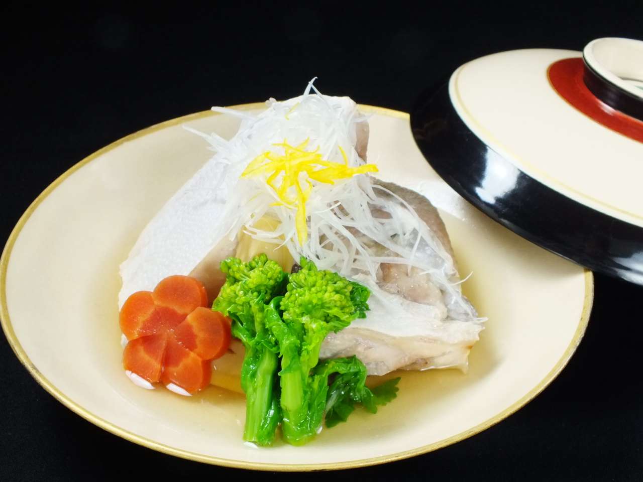 松茸と天然くえ骨蒸し